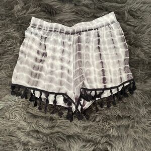 Altered state black-and-white tie-dye tassel shorts